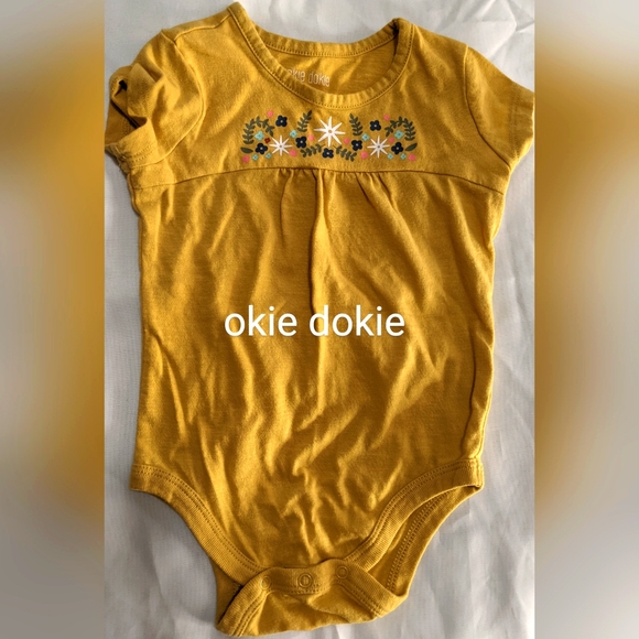 Old Navy & Brands 12 Month Girls Bundle - Picture 8 of 10